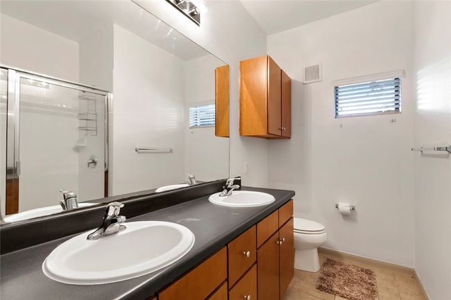 2 - 304 E 30 Th St, Condo with 5 bedrooms, 2 bathrooms and 3 parking in Austin TX | Image 5