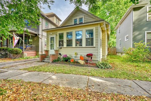 82 Belmont St, Rochester, NY, 14620-1621 | Card Image