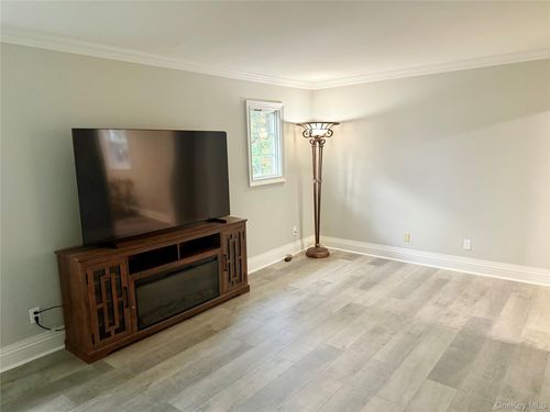 66 Seaman Neck Rd, Dix Hills, NY, 11746-6822 | Card Image