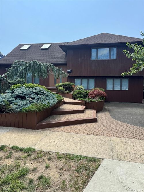 219 Vermont Ave, Oceanside, NY, 11572-5033 | Card Image