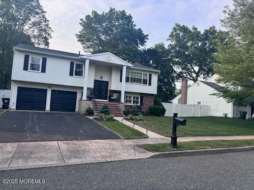11 Bristlecone Dr, Howell, NJ, 07731-2820 | Card Image