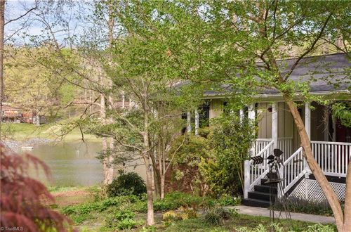 2141 Walker Rd, Winston Salem, NC, 27106-9657 | Card Image