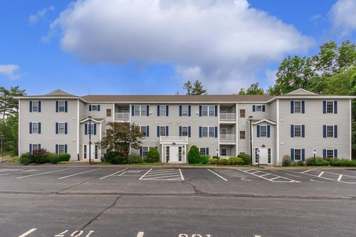 106-4 Crestview Circle, Londonderry, NH, 03053 | Card Image