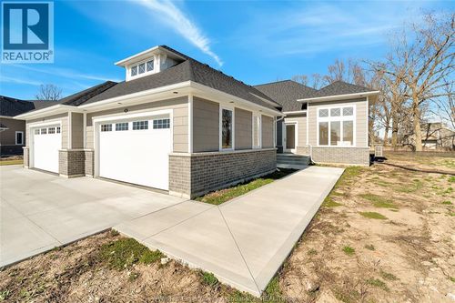 31 Sandcastle Cres, Amherstburg, ON, N9V0J2 | Card Image