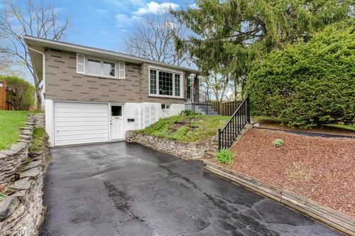 23 Edward St, Cambridge, ON, N3C1J8 | Card Image