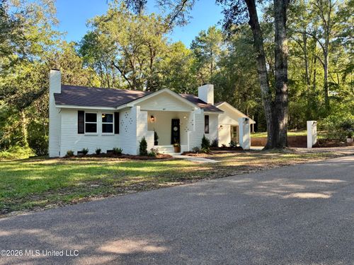 415 E Pine Ave, Mendenhall, MS, 39114-3627 | Card Image