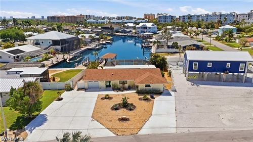 120 Albatross St, FORT MYERS BEACH, FL, 33931-4502 | Card Image
