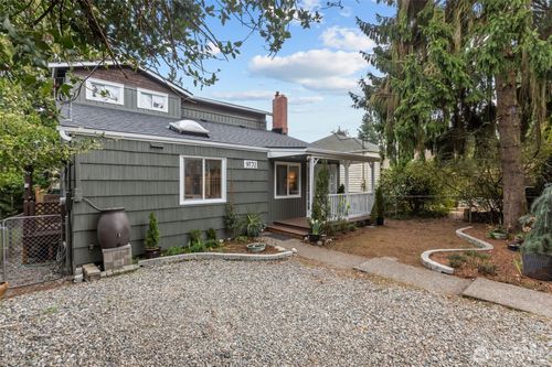 9732 15th Ave Ne, Seattle, WA, 98115-2214 | Card Image