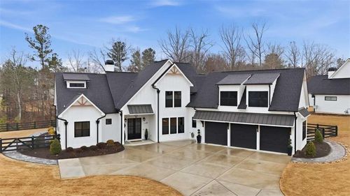 189 Waterview Cir, Newnan, GA, 30263-4840 | Card Image