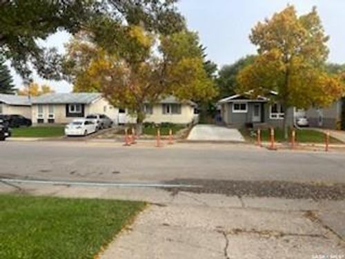 147 Thomson Avenue, Regina, SK, S4N5L2 | Card Image