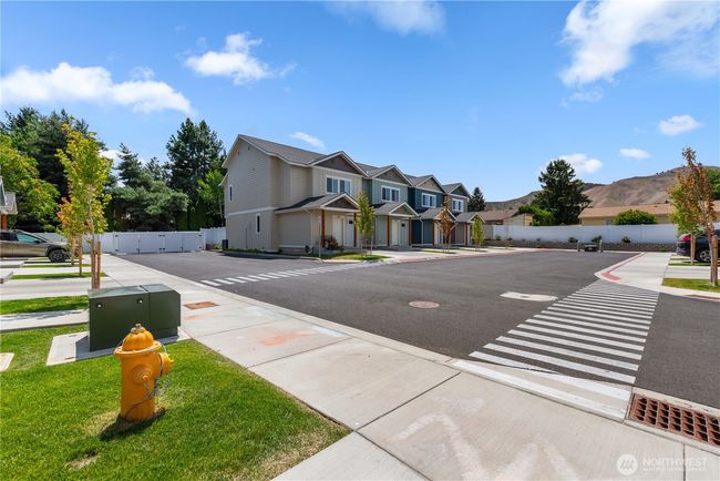 D2 - 1030 Finch Ln, Townhouse with 2 bedrooms, 3 bathrooms and 1 parking in Wenatchee WA | Image 4