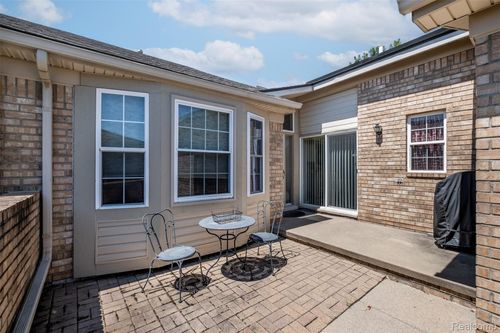 50325 Pepper Tree Dr, Macomb, MI, 48044-6116 | Card Image