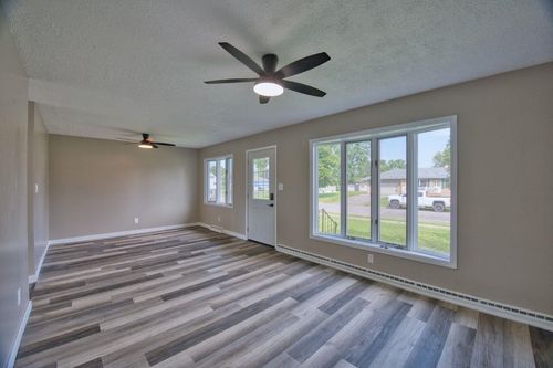 222 Arlington Rd, Hoyt Lakes, MN, 55750-1116 | Card Image