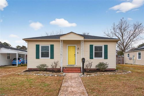 305 Elizabeth St, Suffolk, VA, 23434-3707 | Card Image