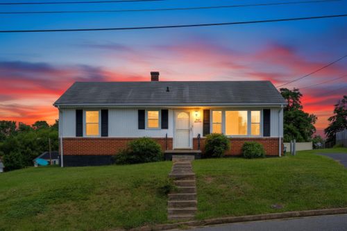 315 Sharon Ln, Staunton, VA, 24401-4959 | Card Image