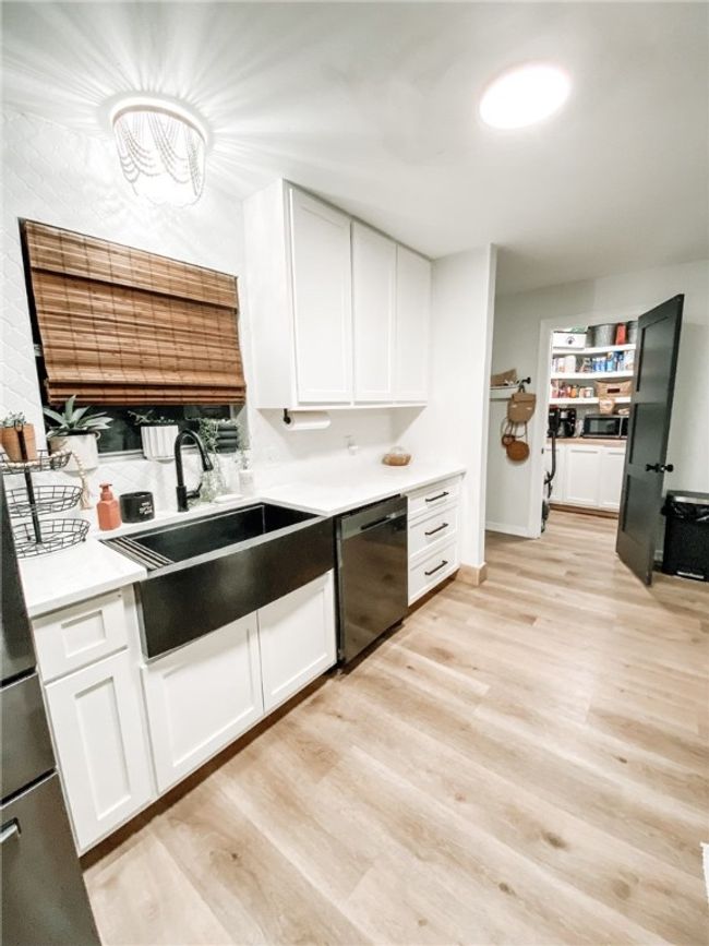 1801 Clare Dr, House other with 4 bedrooms, 4 bathrooms and null parking in Alice TX | Image 6