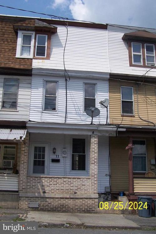 11 W Elm St, TAMAQUA, PA, 18252-1305 | Card Image