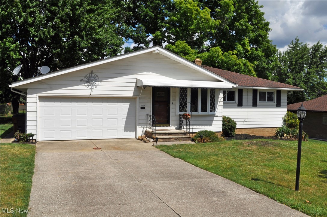 Meadow Ln, Parma, OH 44134