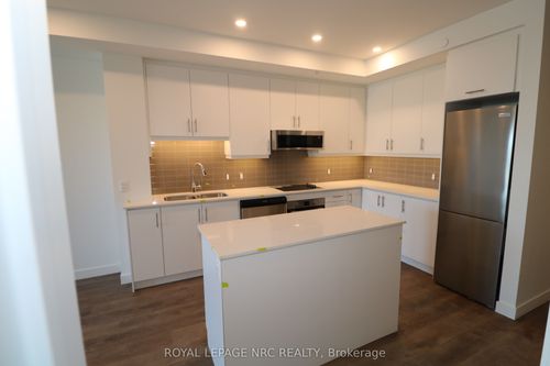 311-461 Green Rd, Hamilton, ON, L8E5B4 | Card Image