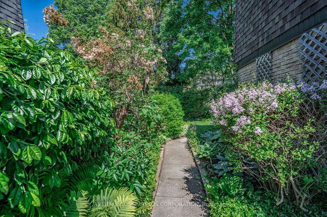 1681 Medallion Crt, House other with 5 bedrooms, 3 bathrooms and 4 parking in Mississauga ON | Image 35