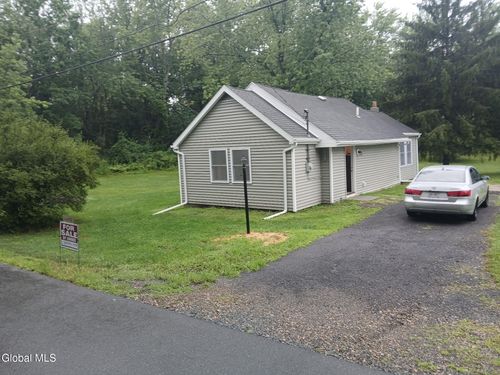 11 Englewood Ave, East Greenbush, NY, 12061-3900 | Card Image