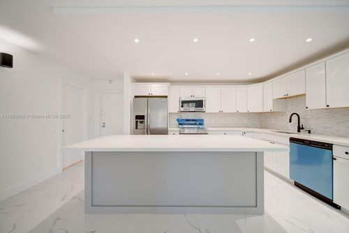 b1p-14850 Naranja Lakes Blvd, Homestead, FL, 33032-8334 | Card Image