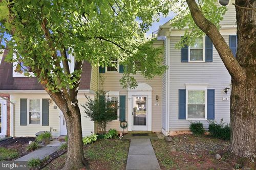 33 Alden Ct, STERLING, VA, 20165-5710 | Card Image