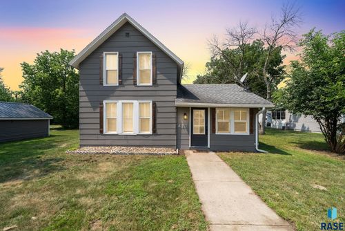 411 S Dakota St, Canton, SD, 57013-2320 | Card Image