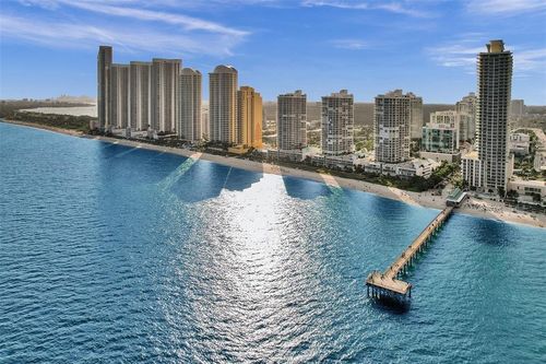 818-16425 Collins Ave, Sunny Isles Beach, FL, 33160-4571 | Card Image
