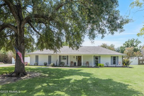 121 Bayouside Dr, Loreauville, LA, 70552-2059 | Card Image