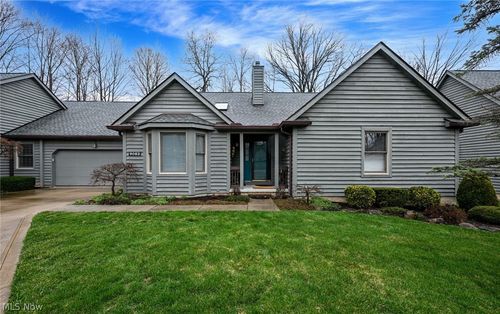 9083 Woodcrest Dr, Brecksville, OH, 44141-2476 | Card Image