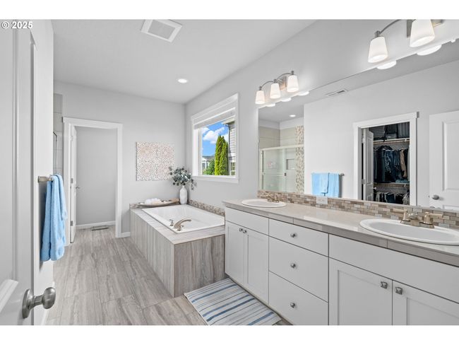 1010 Nw 1 St St, House other with 4 bedrooms, 3 bathrooms and 2 parking in Dundee OR | Image 26