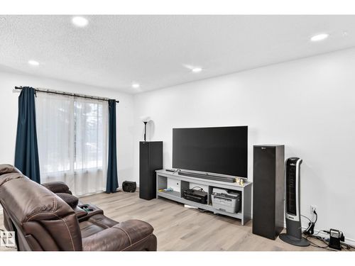 14240 23 St Nw, Edmonton, AB, T5Y1E8 | Card Image