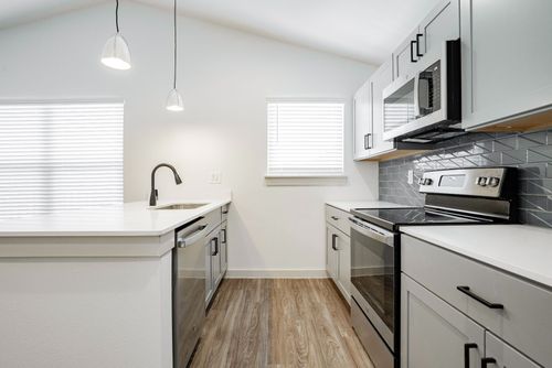 apt-201-523 N Ewing Ave, Dallas, TX, 75203-1836 | Card Image