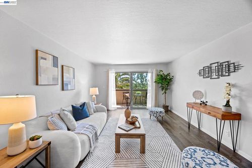310-955 Shorepoint Ct, Alameda, CA, 94501-5869 | Card Image