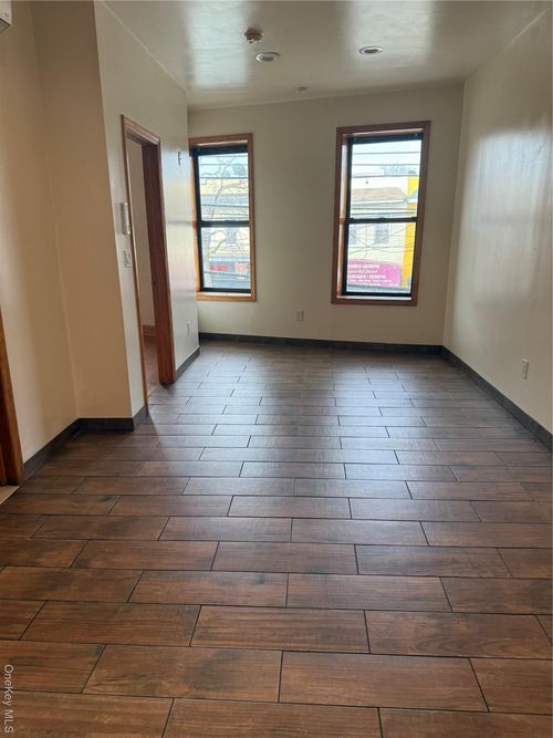 109 Farmers Blvd, Saint Albans, NY, 11412-1064 | Card Image