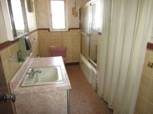 11 Raymond St, House other with 3 bedrooms, 1 bathrooms and 1 parking in Dravosburg PA | Image 12