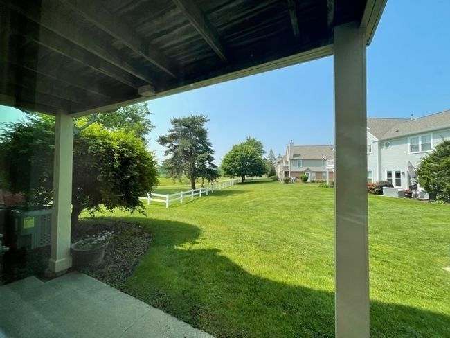 5 - 304 University Ln, Townhouse with 2 bedrooms, 1 bathrooms and 1 parking in Elk Grove Village IL | Image 25