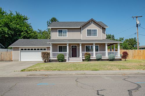 202 Glenn Way, Central Point, OR, 97502-1911 | Card Image