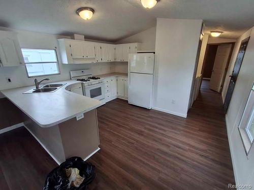 504 N Main St, Yale, MI, 48097-2875 | Card Image