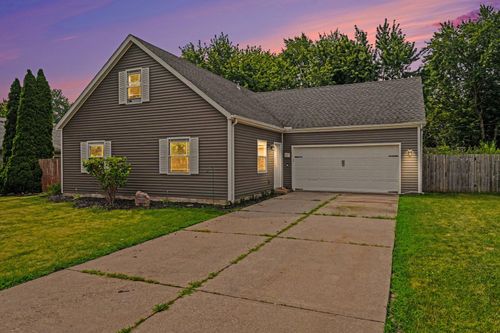 617 Seminole Dr, Lowell, IN, 46356 | Card Image
