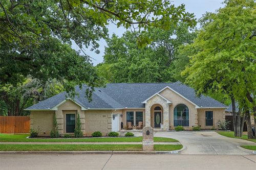 1805 Spinnaker Ln, Azle, TX, 76020-4935 | Card Image