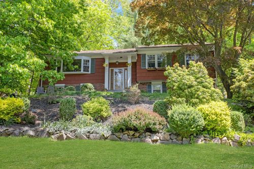 8 Woodland Rd, Bedford, NY, 10506-2037 | Card Image