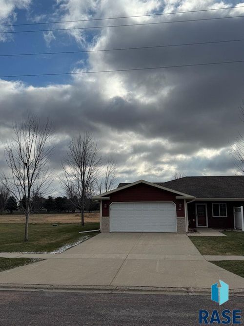 201 W Willow St Street, Beresford, SD, 57004 | Card Image