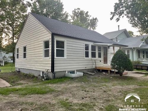 2045 Massachusetts St, Lawrence, KS, 66046-2945 | Card Image