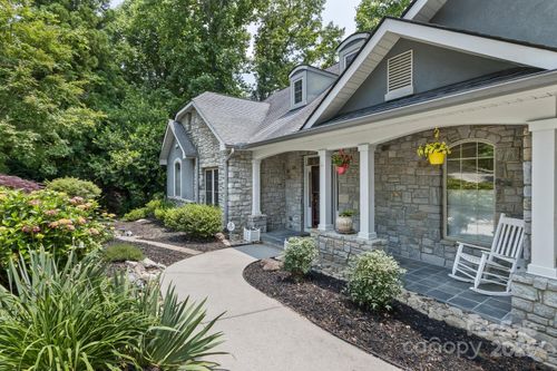 311 Mountain Crest Dr, Hendersonville, NC, 28739-8838 | Card Image