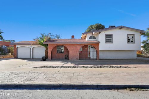 3705 Roslyn Dr, Horizon City, TX, 79928-6408 | Card Image