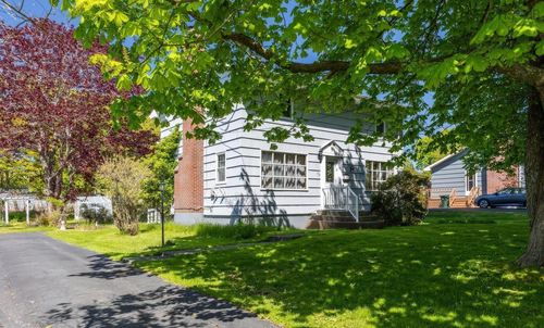 72 Huntington St, Yarmouth, NS, B5A2S3 | Card Image