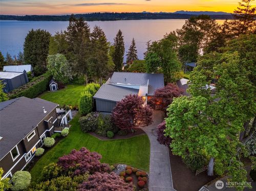 747 14th Ave W, Kirkland, WA, 98033-4827 | Card Image