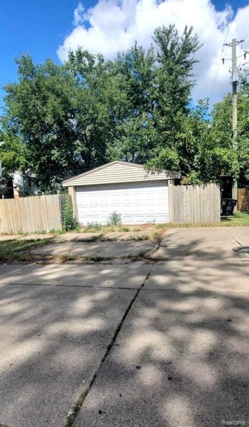 11800 Riad St, Detroit, MI, 48224-1528 | Card Image